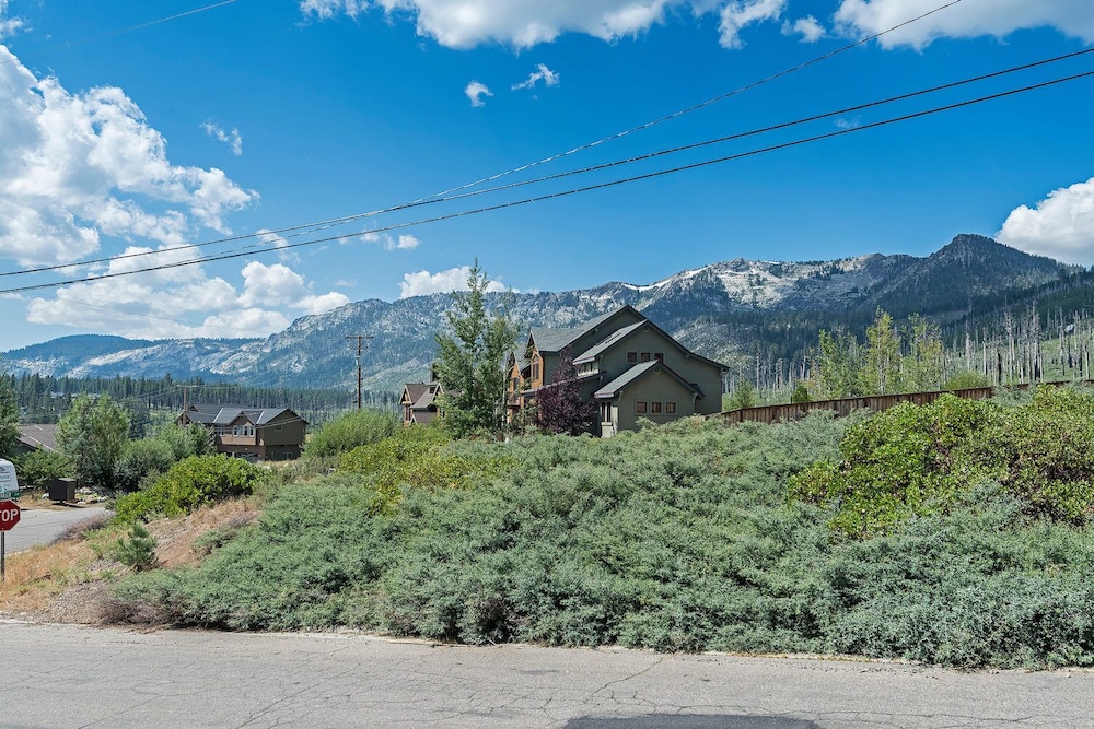 Elk Forest Escape Economy Family Abode view 4