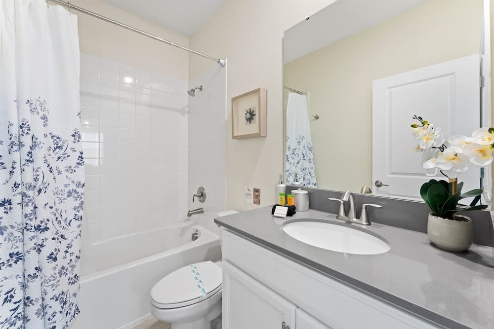 Sophisticated 6BR at Storey Lake Sl2766