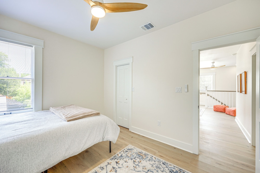 1 Mi to Dtwn: Family Home in San Antonio!