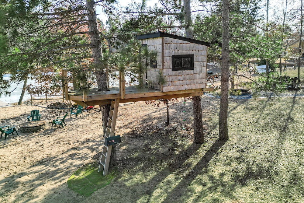 Boat Dock, Hot Tub & Deck: Lakefront Nekoosa Home!