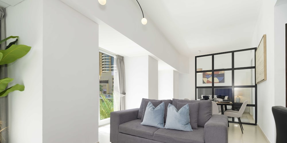 LUX The Cayan Superior Suite 2