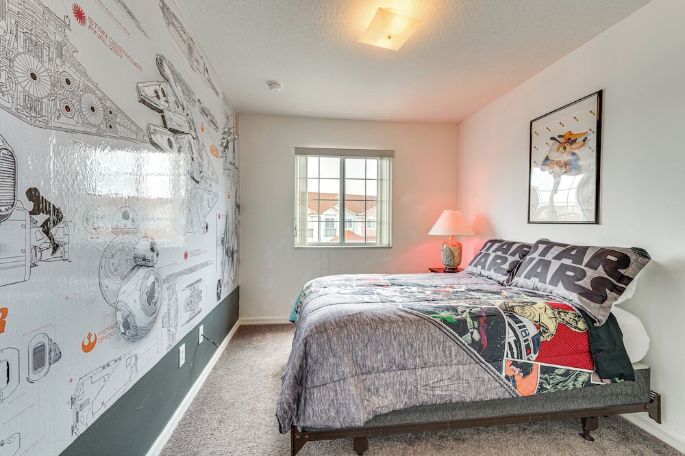 10 Mi to Wdw: Gated Townhome w/ Themed Rooms!