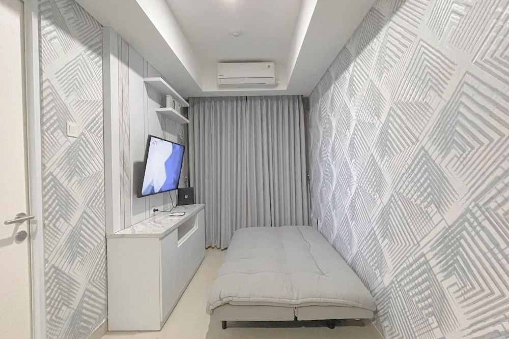Grey Toned 1Br Apartment Tamansari Skylounge Makassar