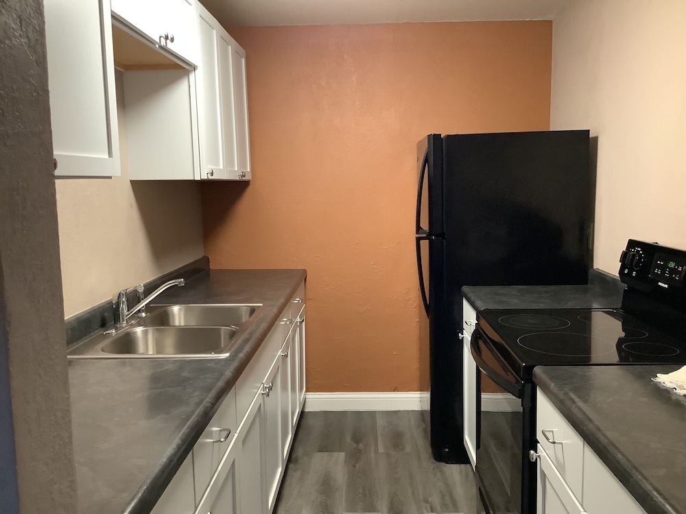 Dodge City Vacations - Silver Spur Vintage Inn  Suites - Property Image 4