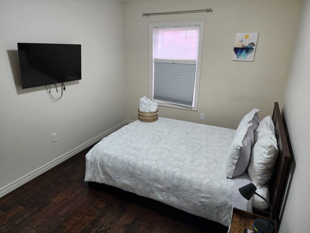 Kitchener Vacations - Beautiful Three Bedroom House - Property Image 18