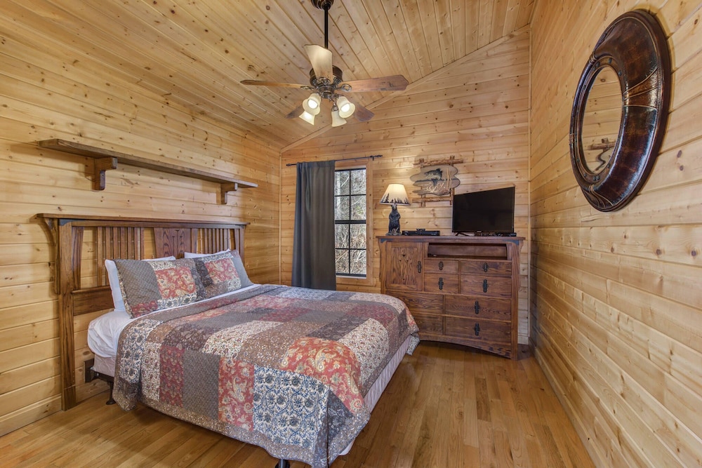 Woodland Wonder w/ Hot Tub and Pool Table! view 4