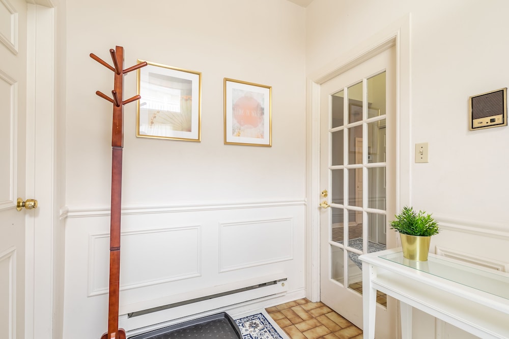 Easyhosts.Amazing Victorian House - Image 3