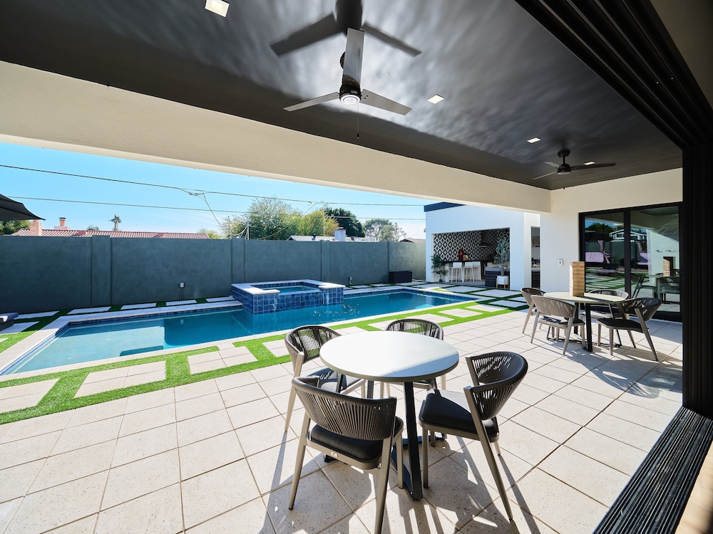 Havana - Walk to Old Town - Heated Pool & Spa