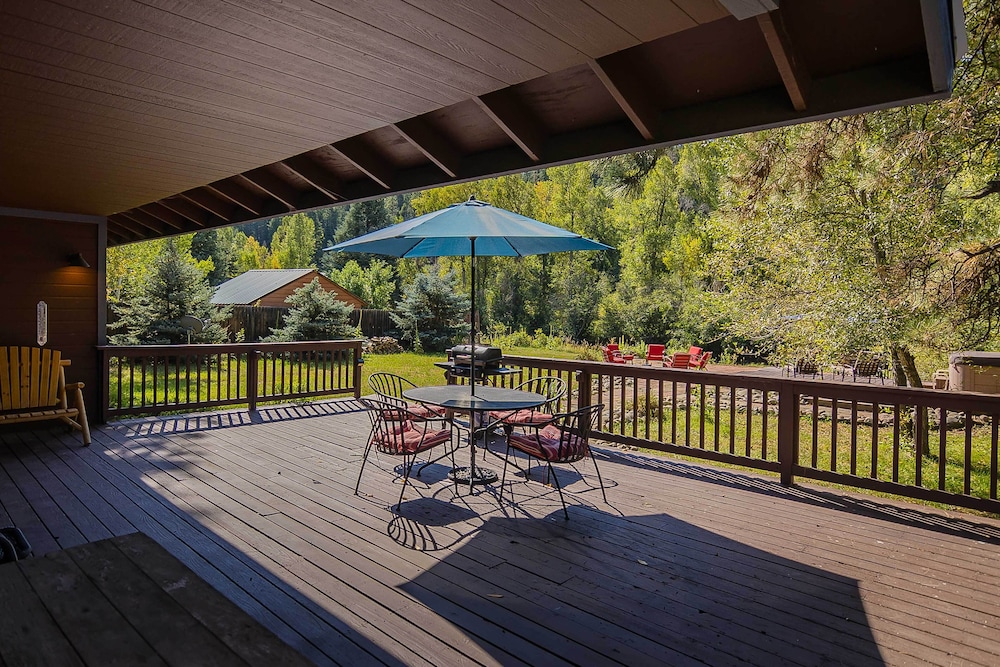 Cozy Home w/ Hot Tub: 7 Mi to Pagosa Hot Springs