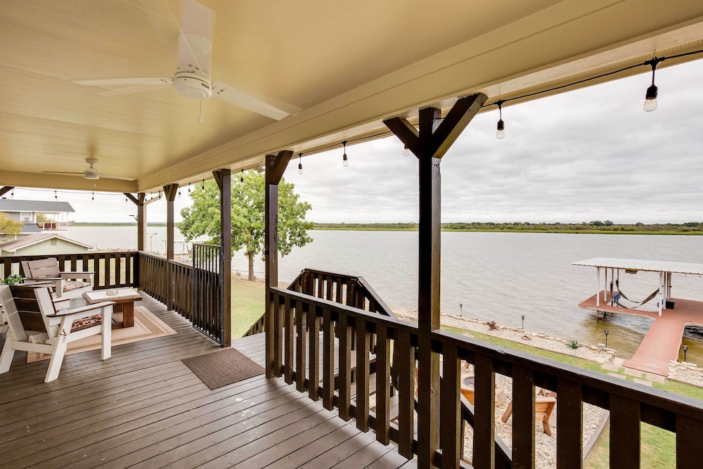 Lake Granbury Fishing Escape w/ Dock & Kayaks! view 5
