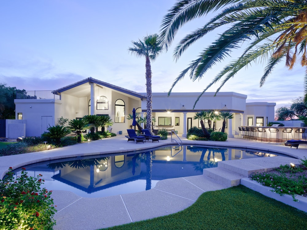 Luxury Mountain Estate-pool-spa-bbq+bar-fire pit