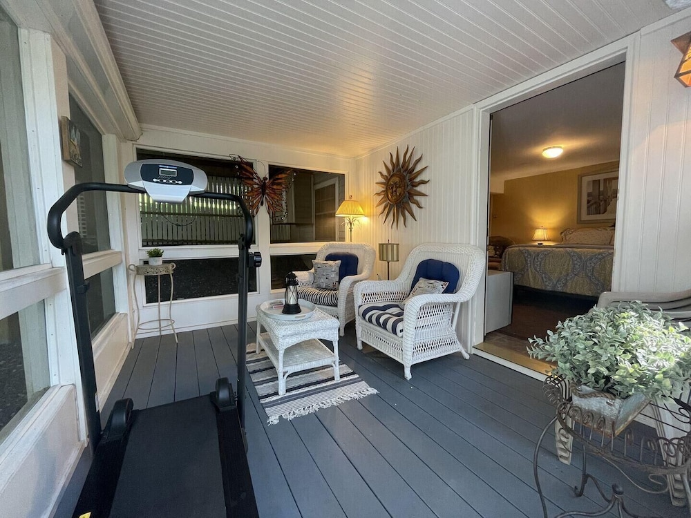 Harbor Hideaway