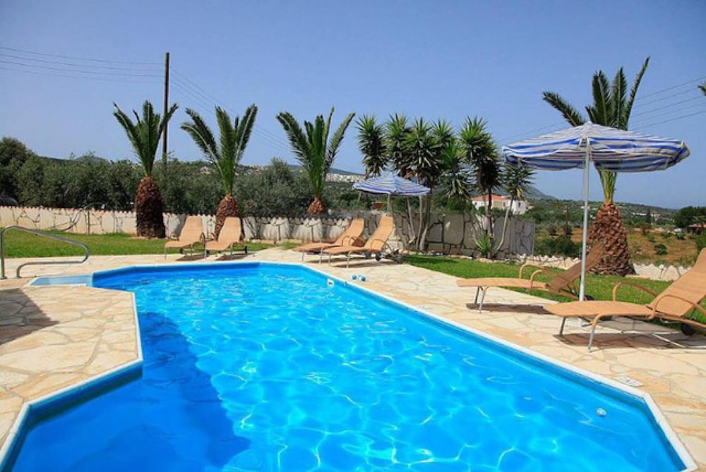 Villa Thea in Neo Chorio view 4