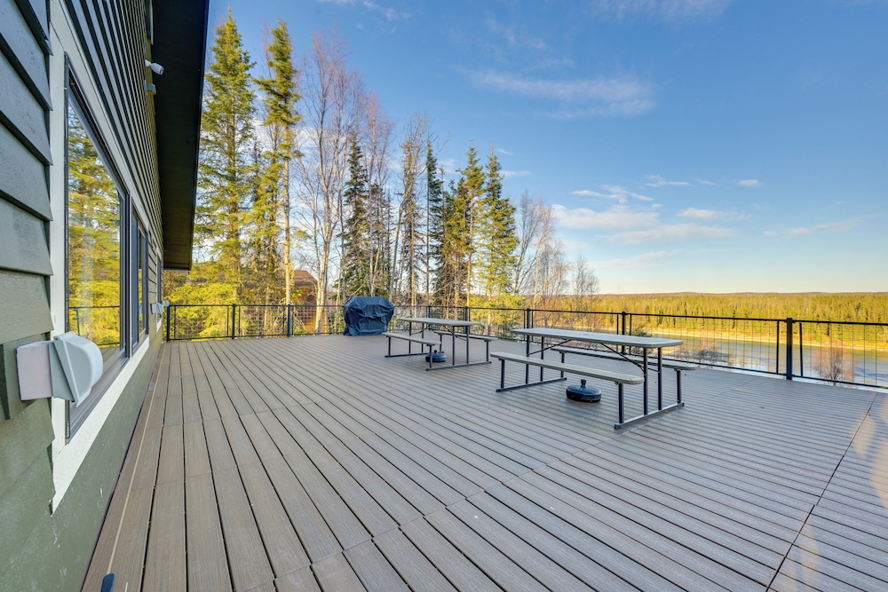 On-site Kenai River Fishing: Soldotna Apartment!