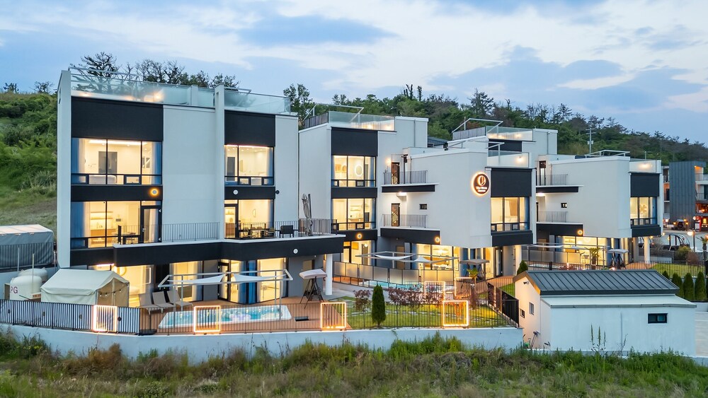 Gyeongju The Moon Aurora Pool Villa