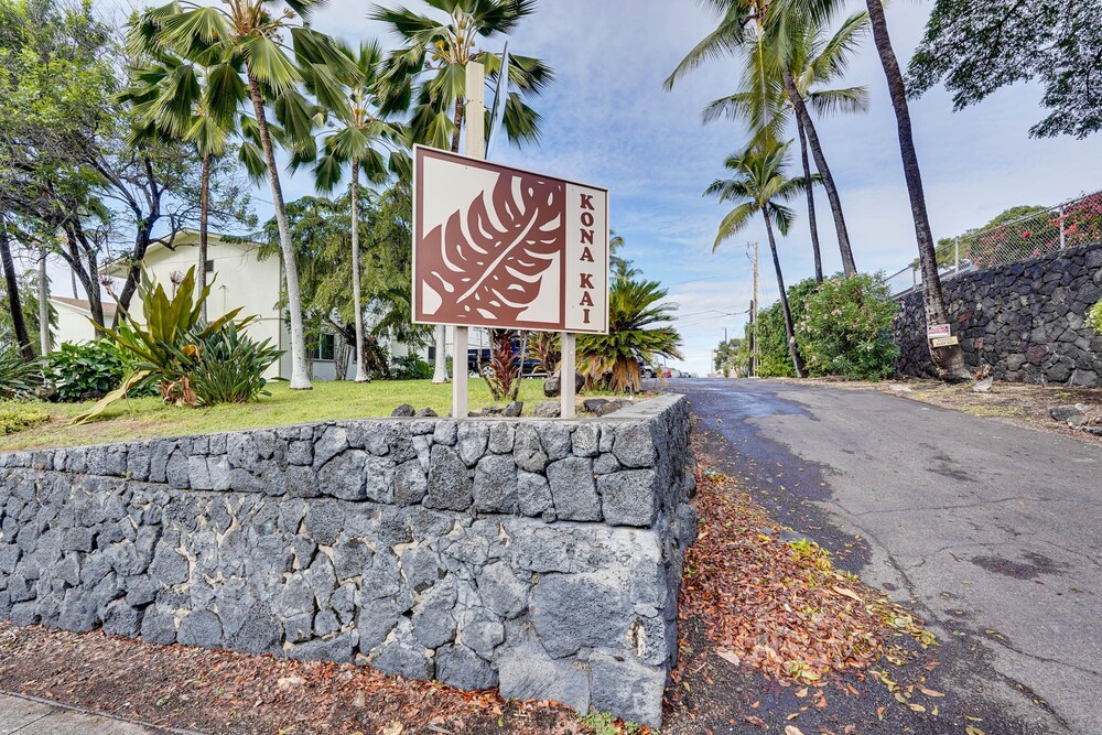 Walkable Kailua-kona Condo - 2 Blocks to Pier! view 4