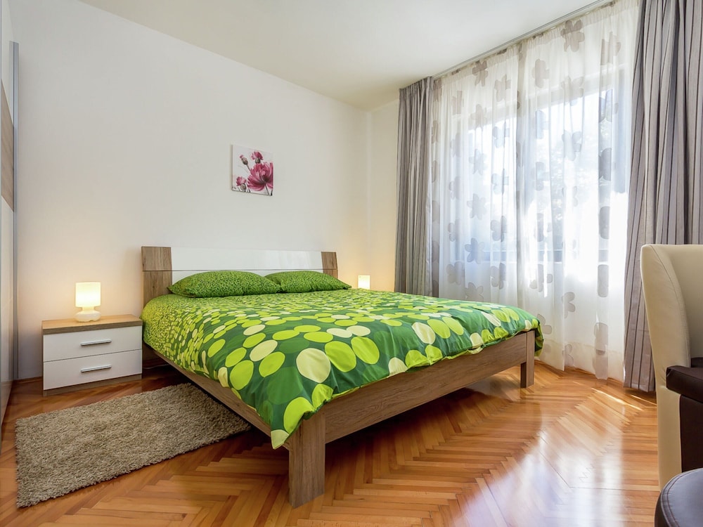 Apartment in Pula Near the Sea and Town Center view 2