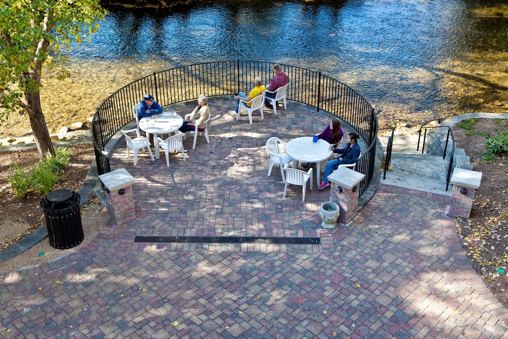 Helendorf River Inn, Suites & Conference Center