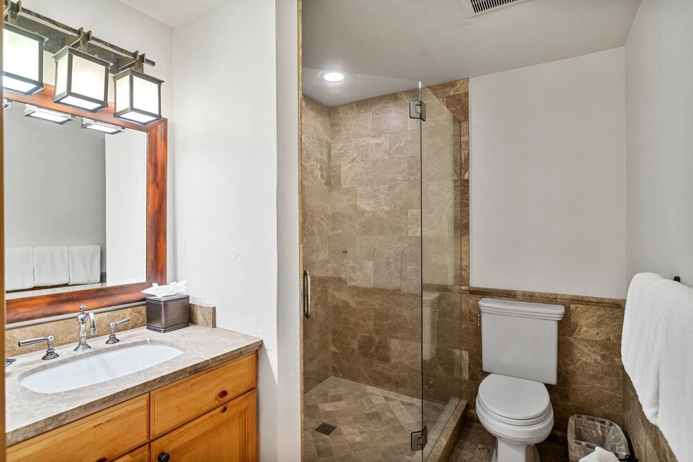 Pine Inn at Trail's End Lodge - Three Bedroom Residence with Spa #1 3 Condo