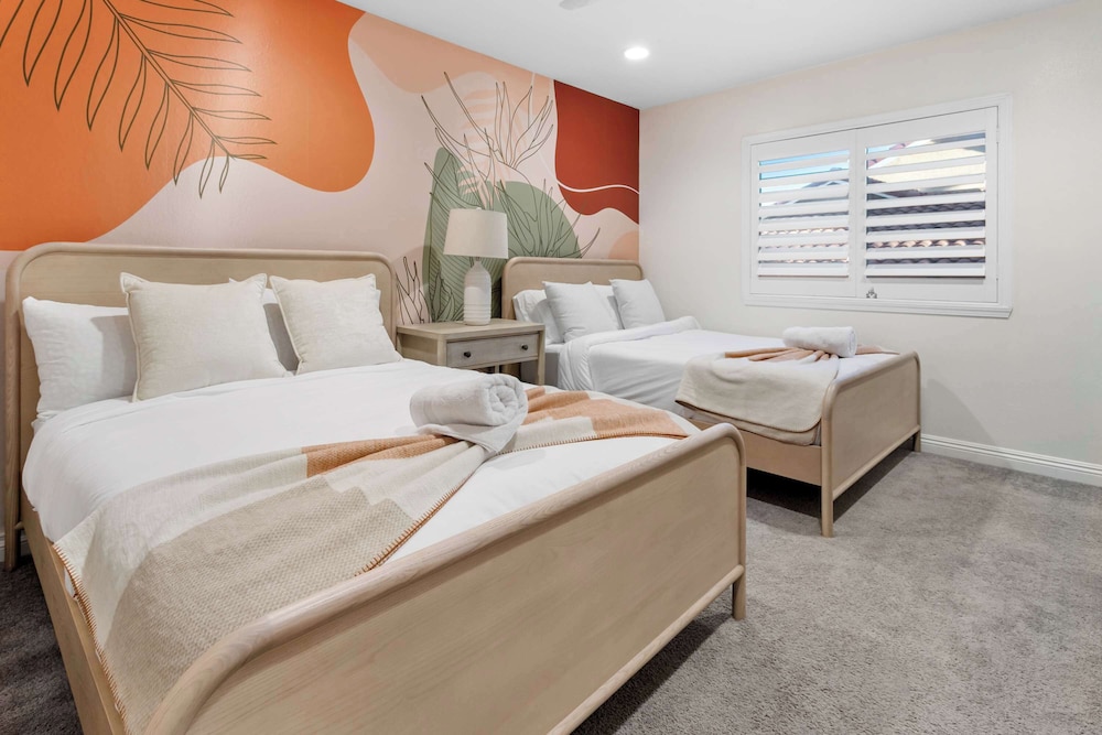 Luxury Pool Home w Theater Games & Mountain View