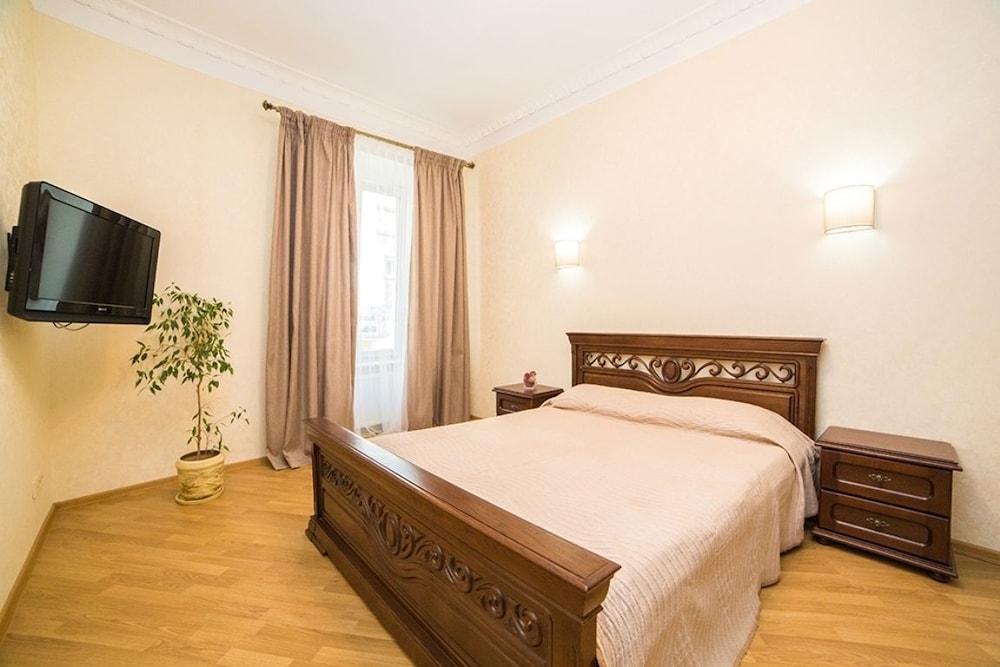 Apartment Virmenska 3 view 2