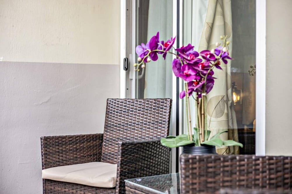 Picturesque Waikiki Hotel Room w Private Balcony