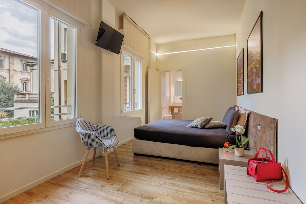 Lucy Florence Charming Modern Apartment
