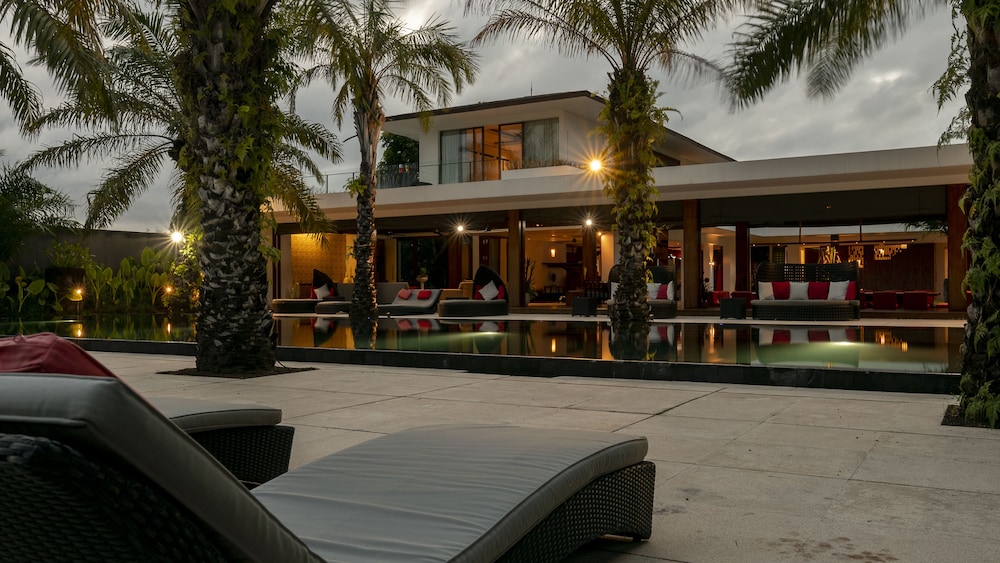 SuperNova Private Boutique Retreat Villa