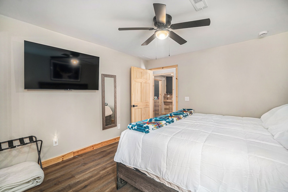 8BR Lodge w/ Bowling Alley, Near Lakes & Trails
