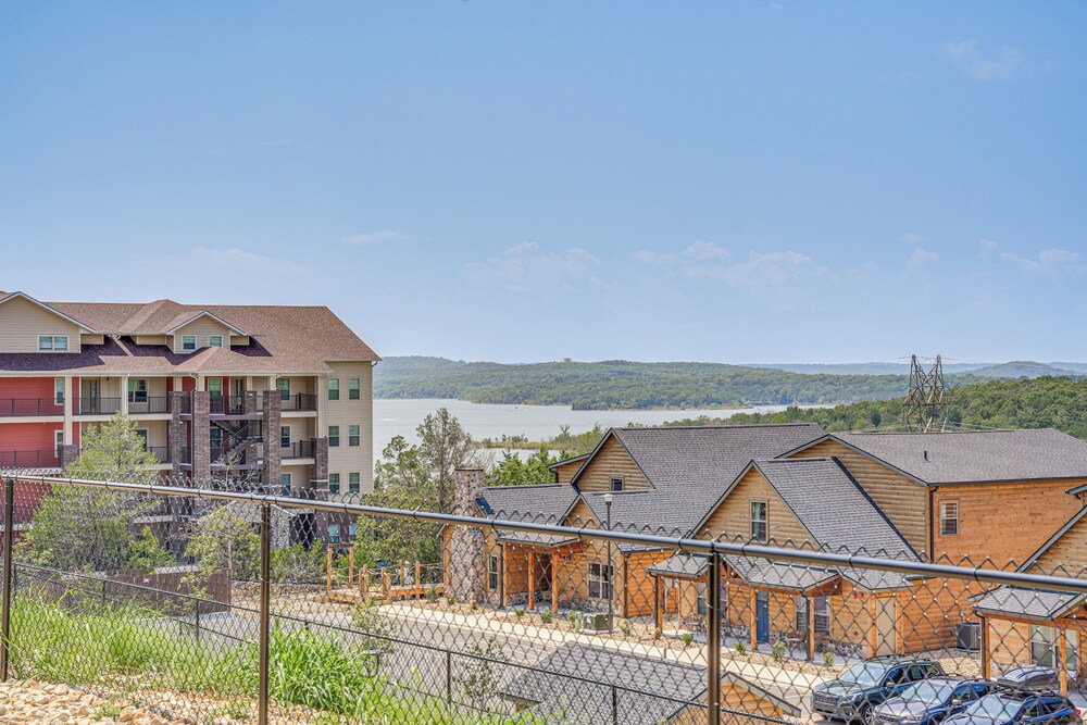 Branson Log Cabin Near Silver Dollar City & Lake! view 4