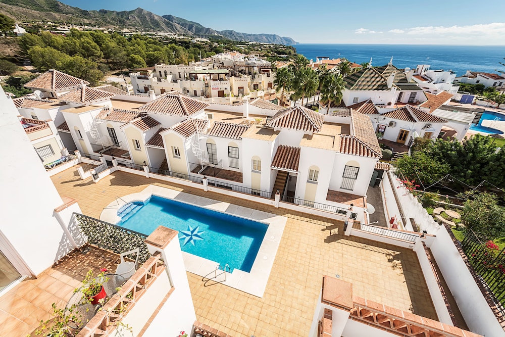 Hotel Apartamentos Chimenea - Image 1