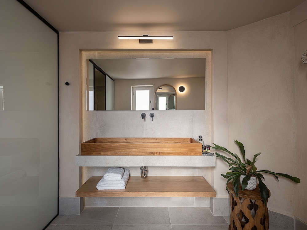 Lithinon Luxury Suites