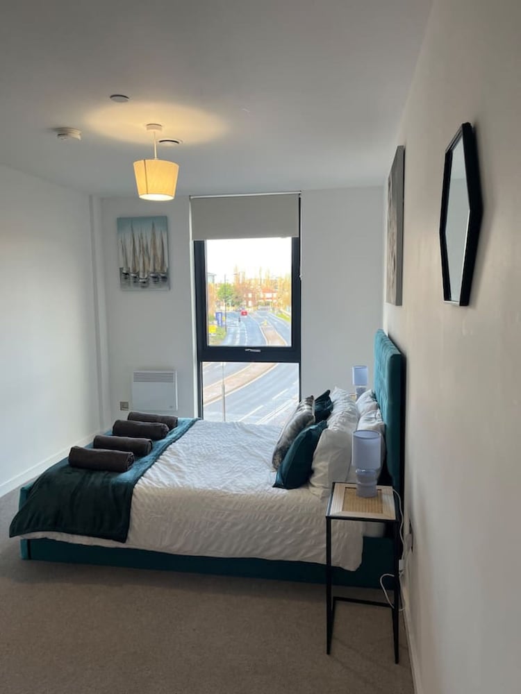 Superb City Centre new Built Flat and gym