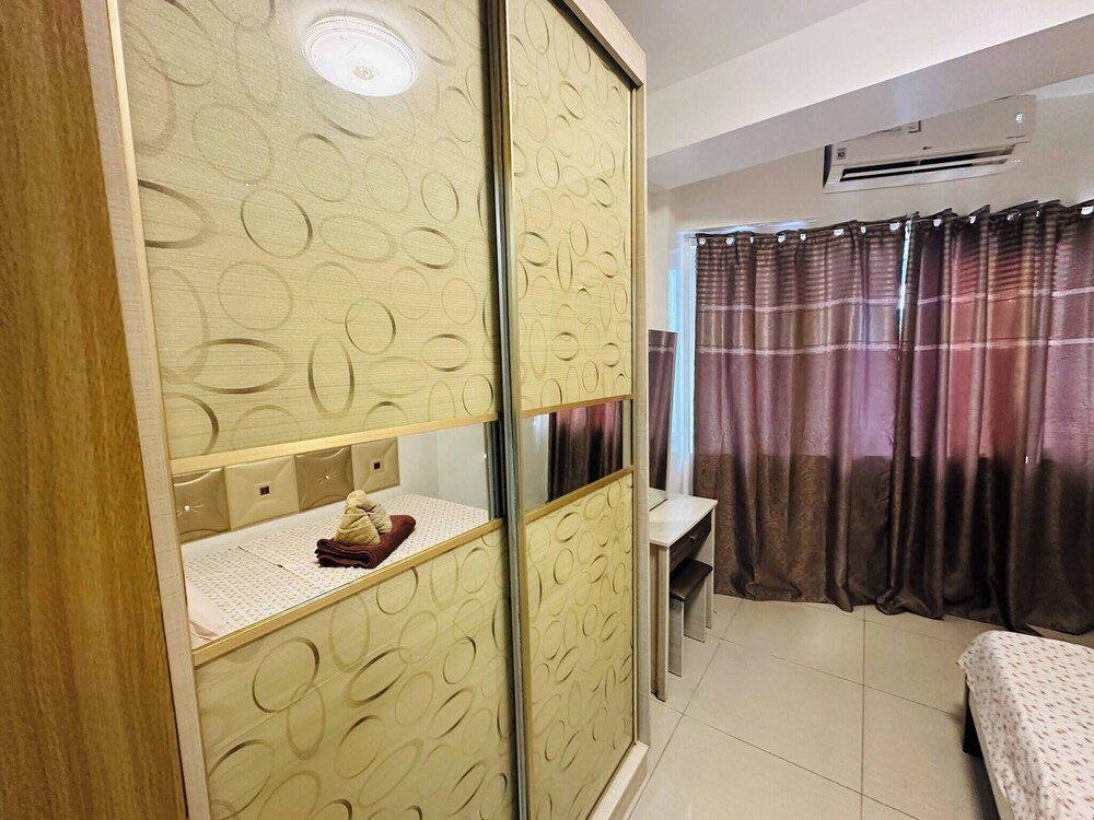 Dainty Pasay City Apartment for Rent - Entire House Front of Mall of Asia