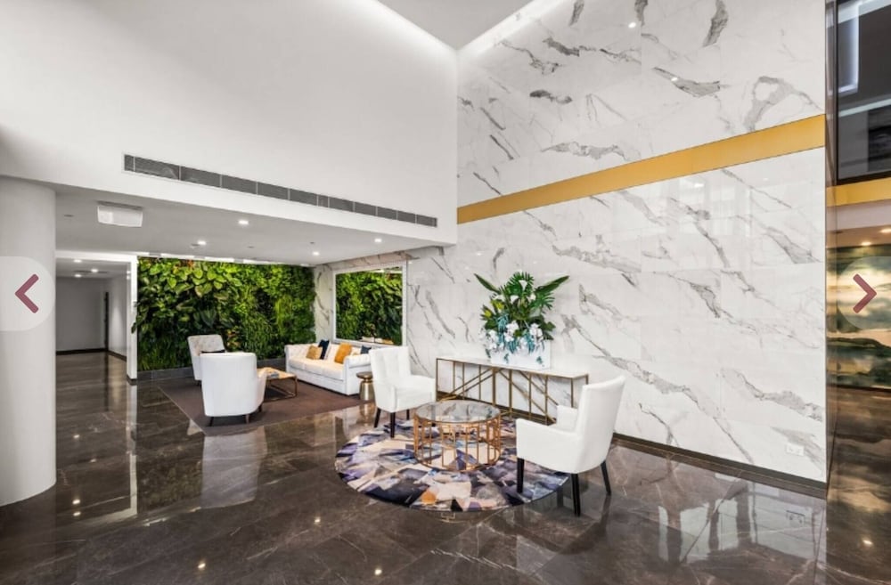 Spacious City Escape With Pool, Gym & Free Parking
