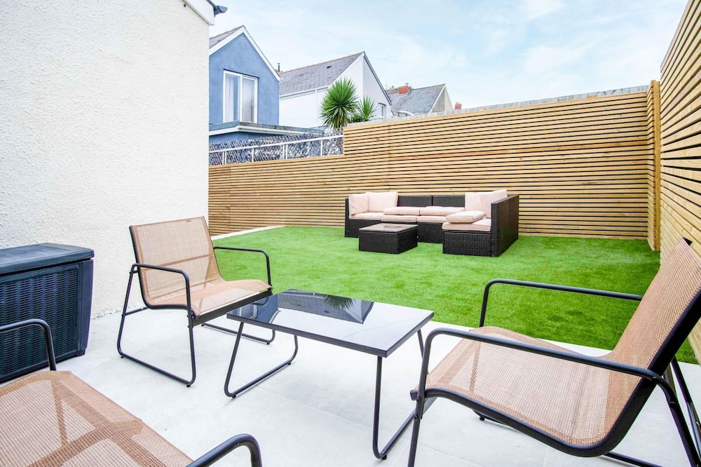 Seascape Retreat - 3 Bedroom Flat - Porthcawl