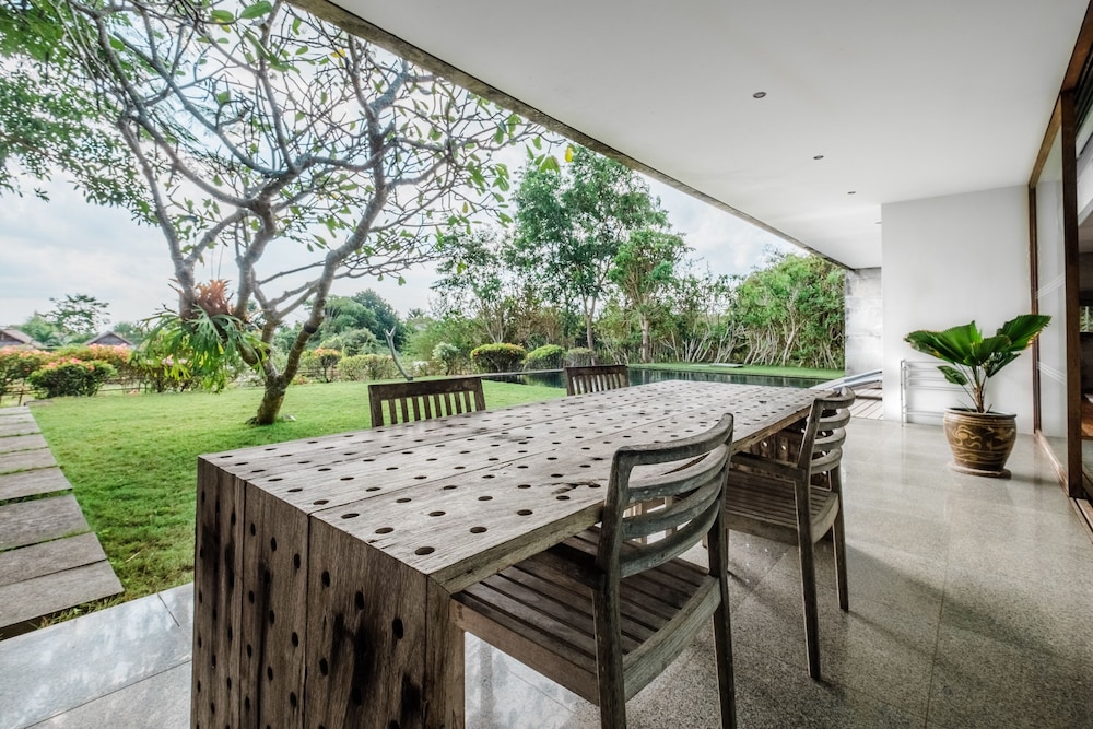 Jimbaran Balangan BeachFront Villa Nakar