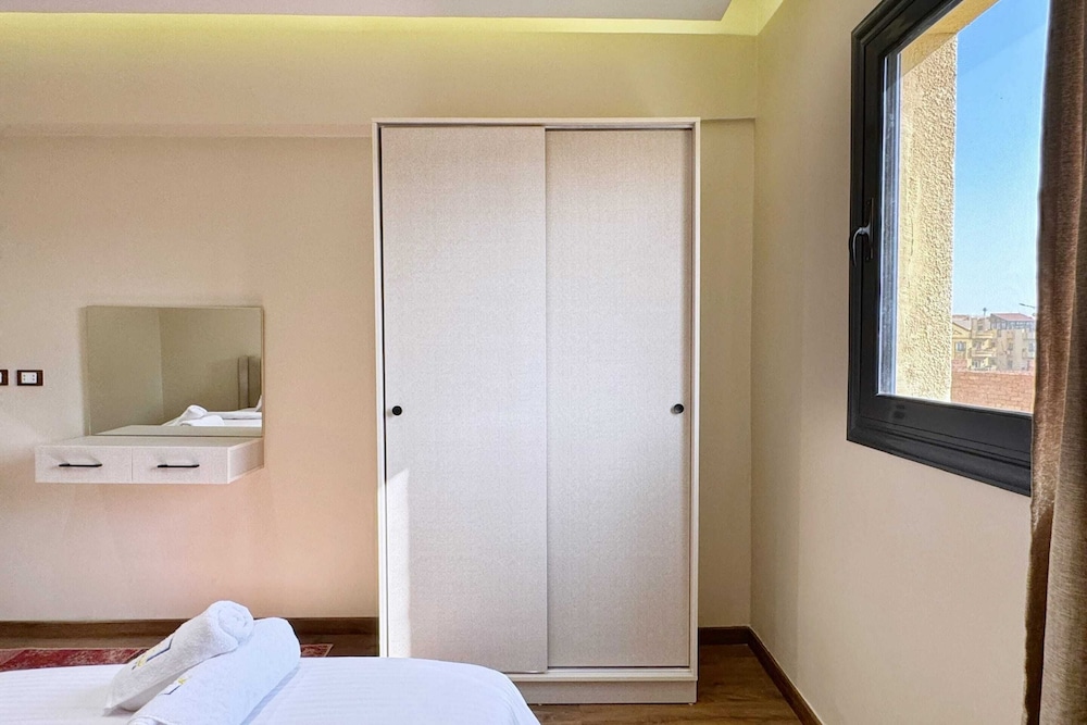 The Built-up 2 BDR Condo 15 min to CAI Airpt