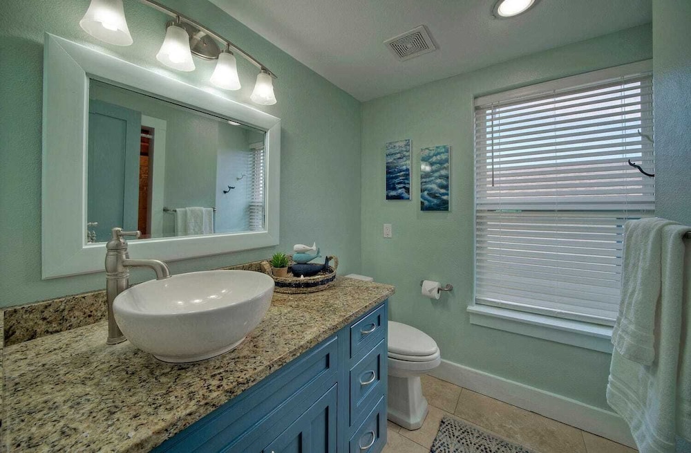 Sleeps 22 2 Homes w/ Private Pool, Game Room, Nature Views 7 BDR Avantstay