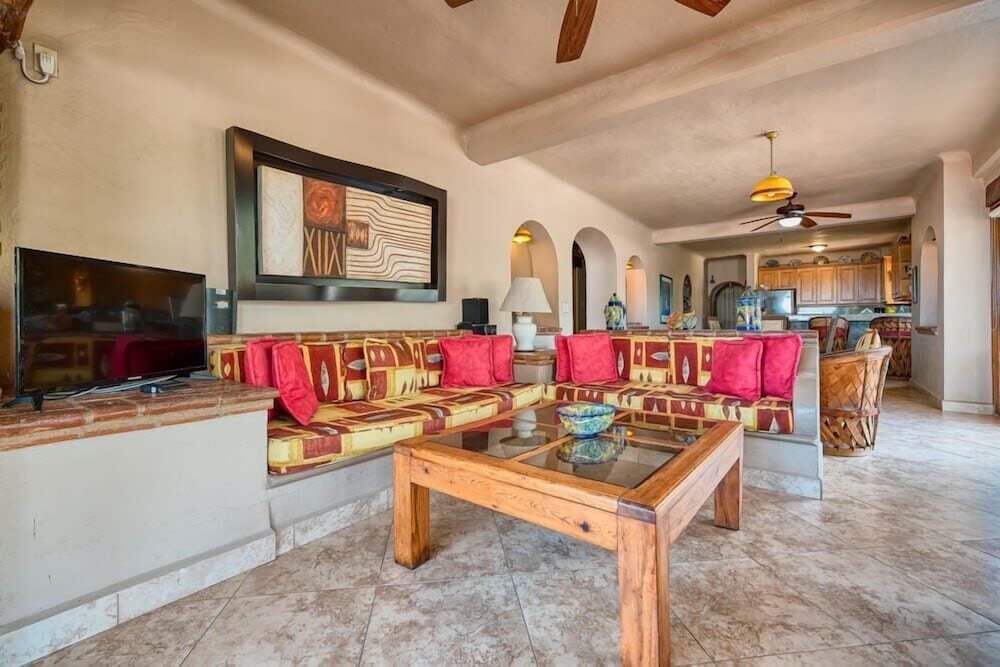 Ocean View 2Br Condo-balcony-beach-pool - 204