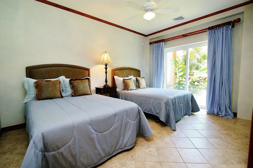 CR Luxury Los Sueños Condos
