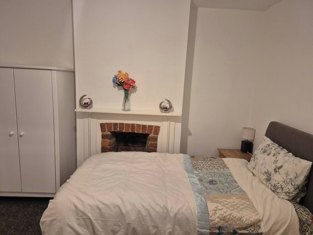 Room-private Room, Closer to Train Stati