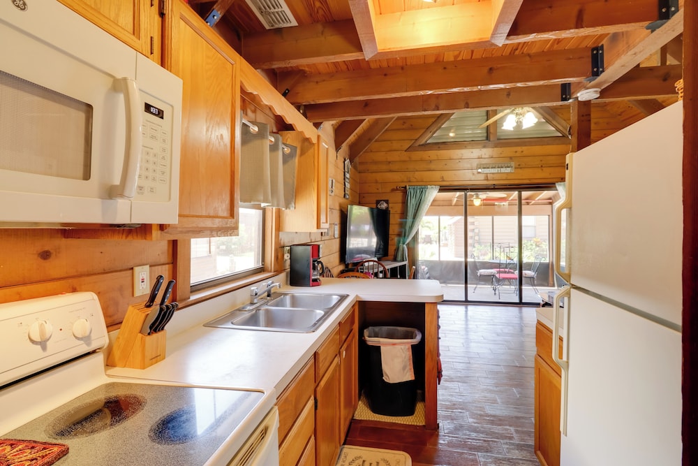Access to Lake Okeechobee: Cabin w/ Perks!