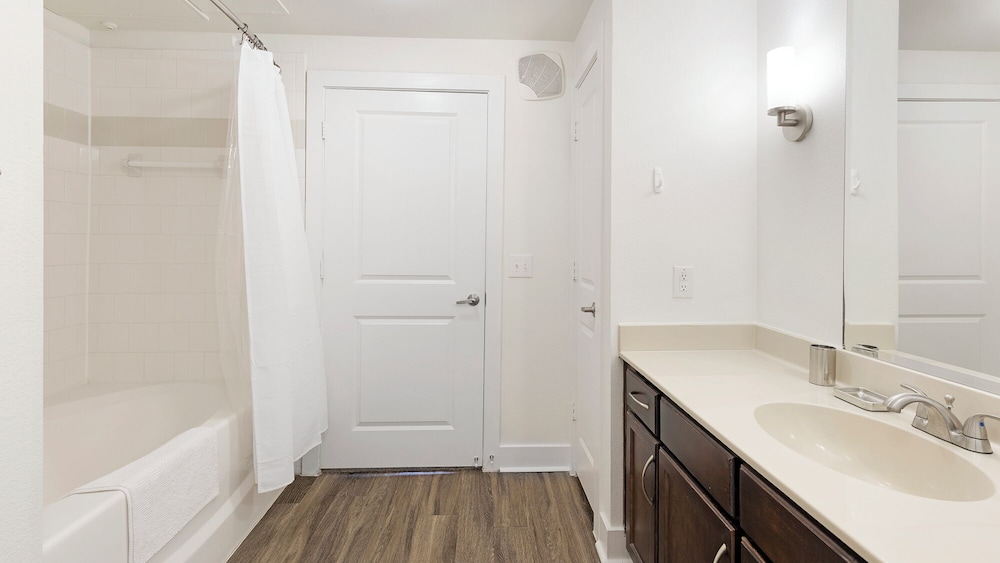 Landing Apartments - North Dallas