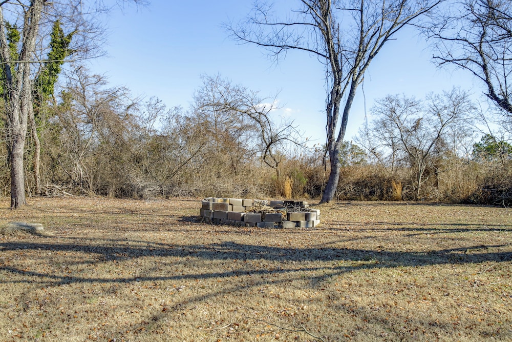 1 Mi to Boat Ramp: Peaceful Deal Island Home!