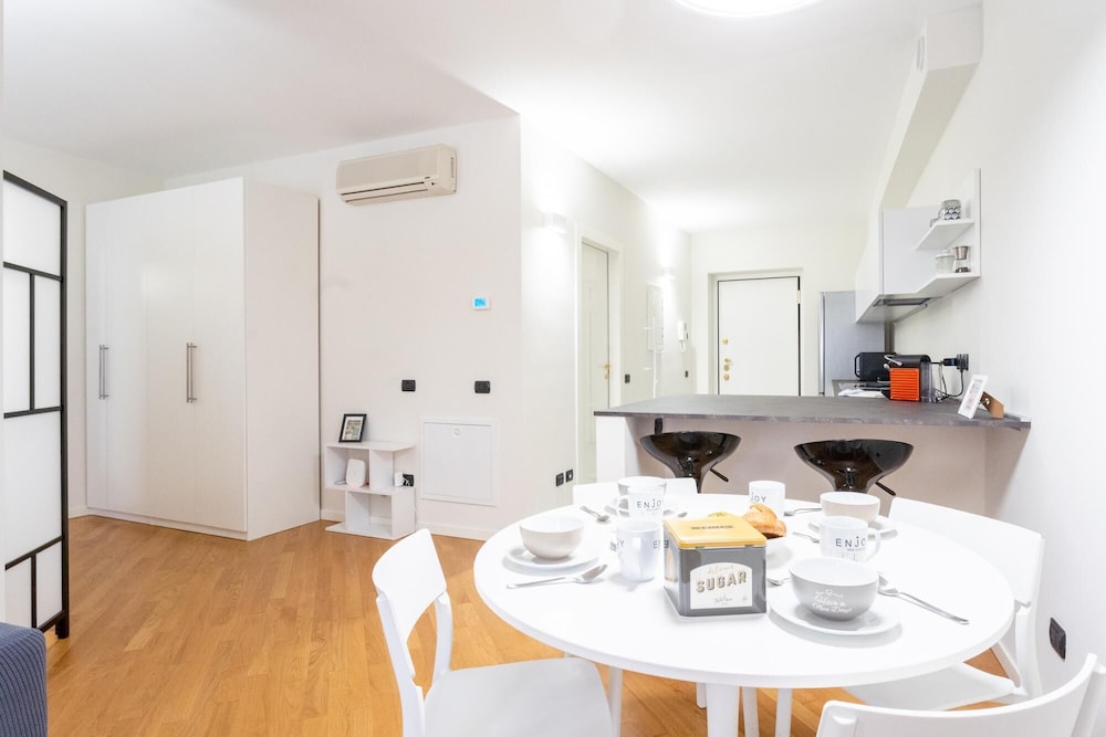 White Flat in Como City Center