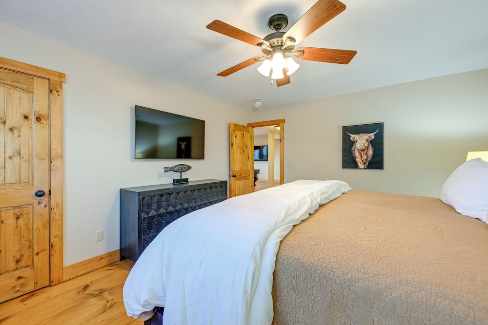 Sapphire Valley Resort Cabin w/ Fireplaces + Grill