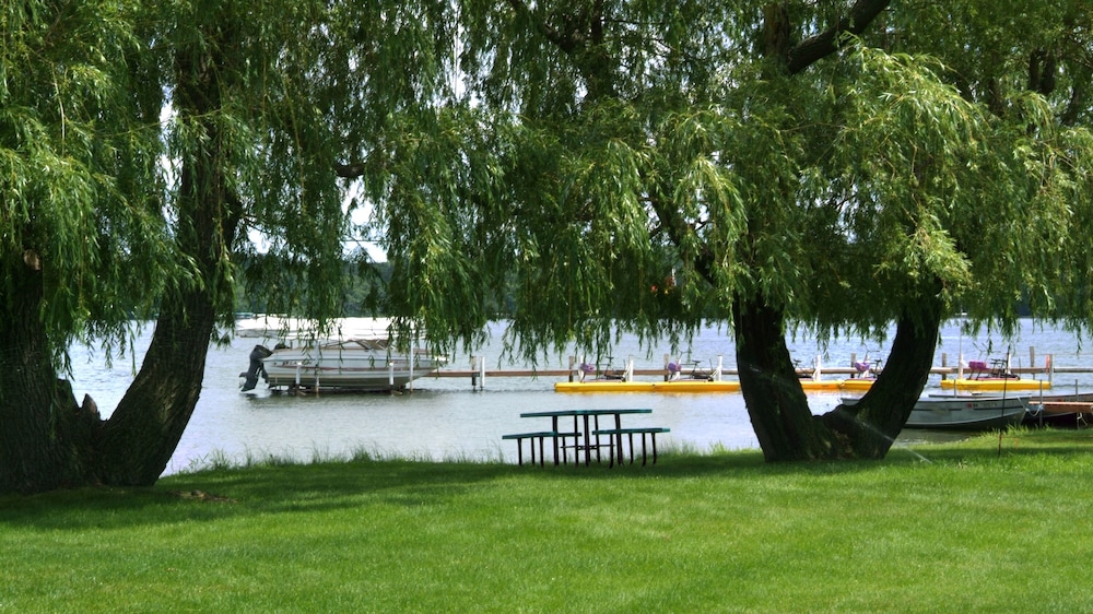 Cragun's Resort & Hotel