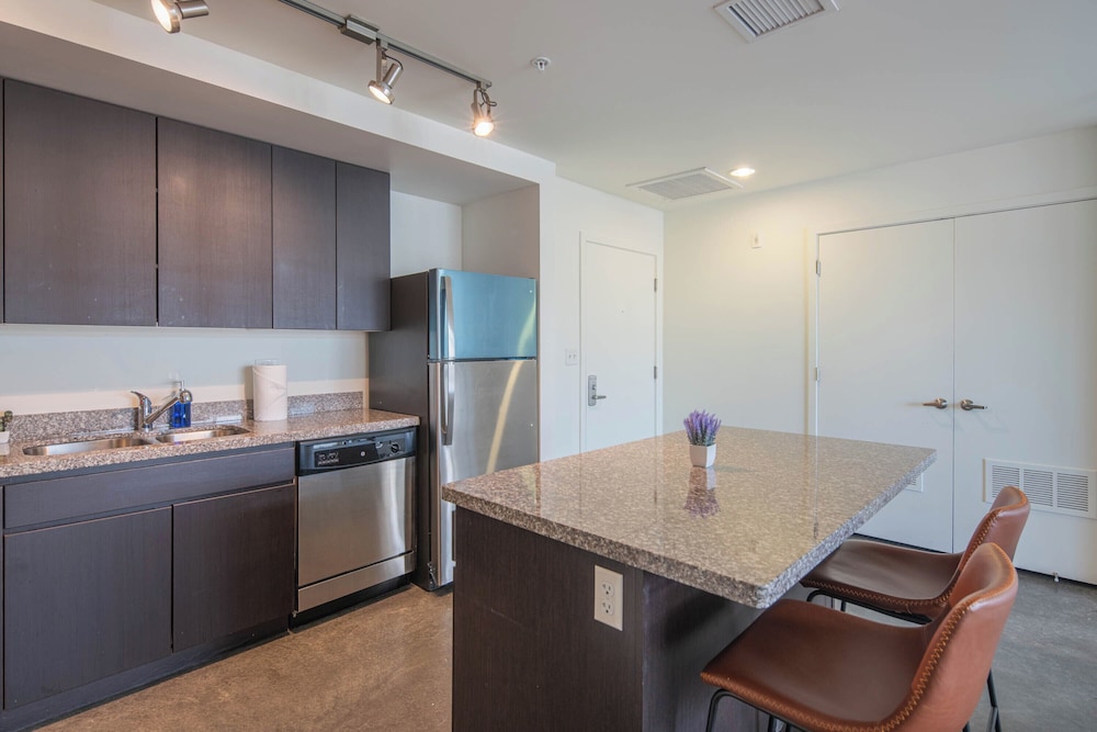 ROVE LIVING/KL - Roosevelt Point