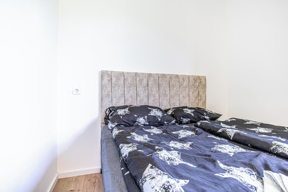 Cozy House Terrace &Garden Sleeps 34
